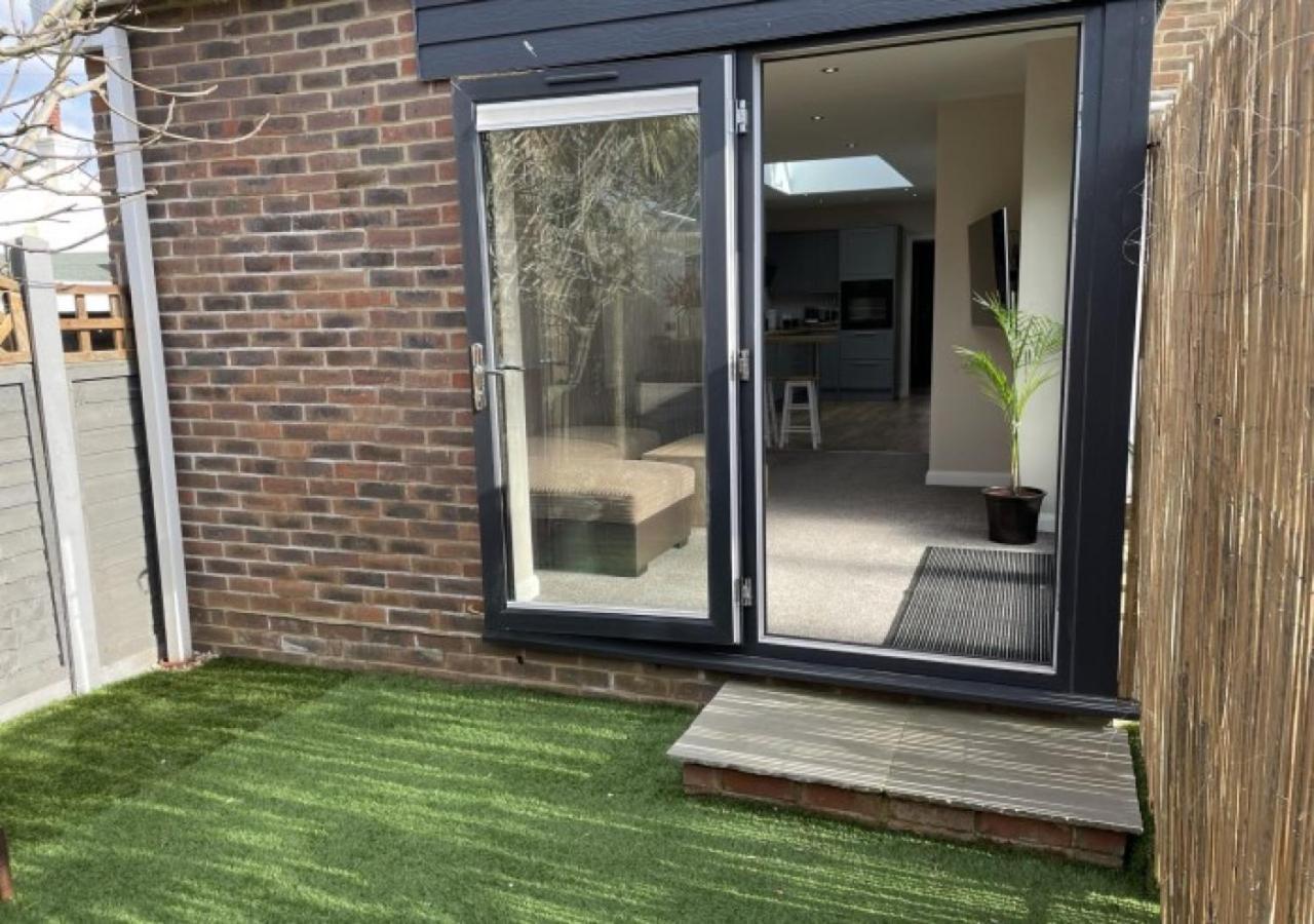 The Annexe - Pagham Apartment Exterior foto