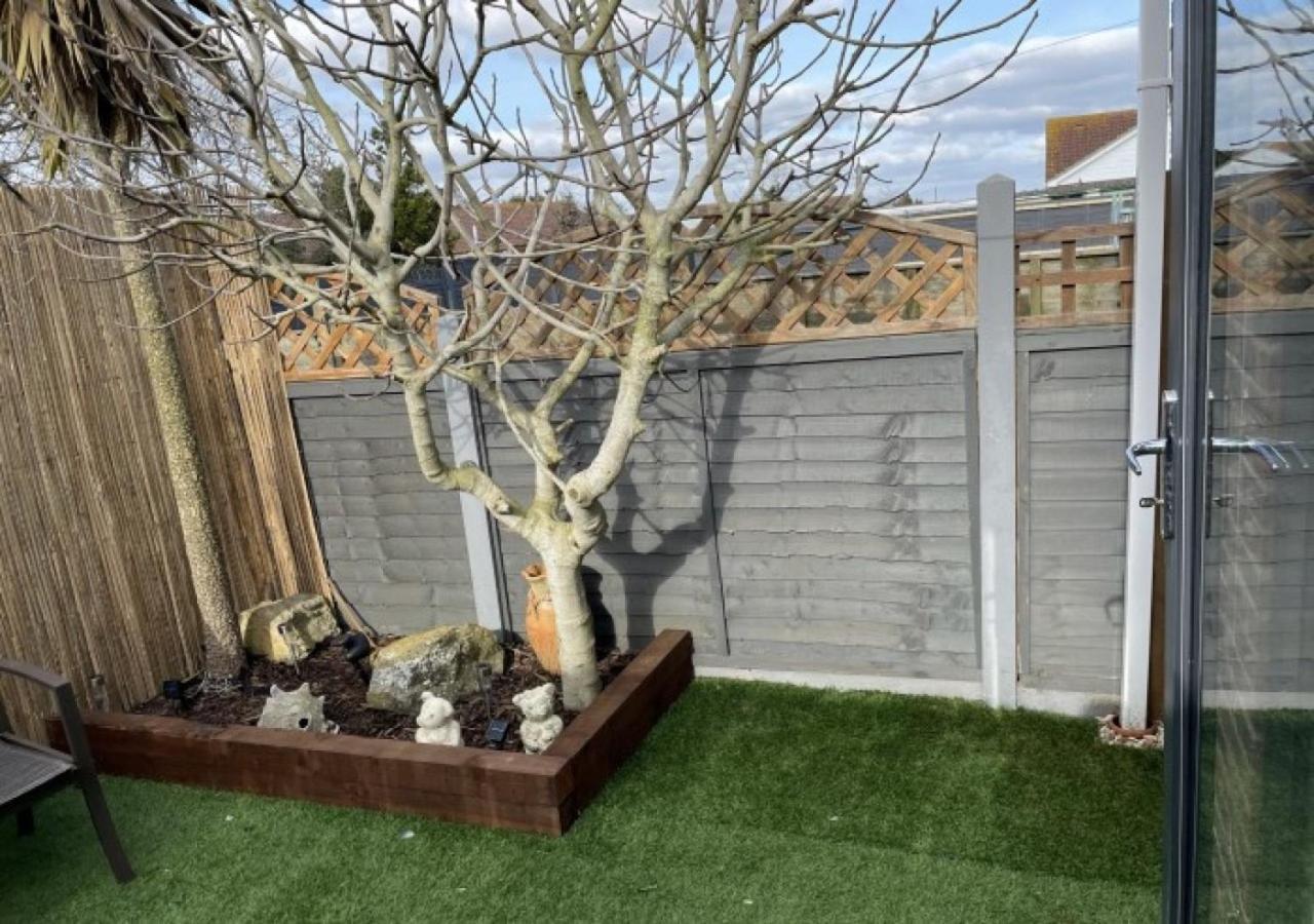 The Annexe - Pagham Apartment Exterior foto
